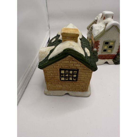 Christmas Village Figurines Unbranded 3” X 2.5” X 3” Four‎ Piece - Picture 7 of 16